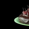 Пандишпан украсен с шоколад и череши Как да украсим торта със замразени череши
