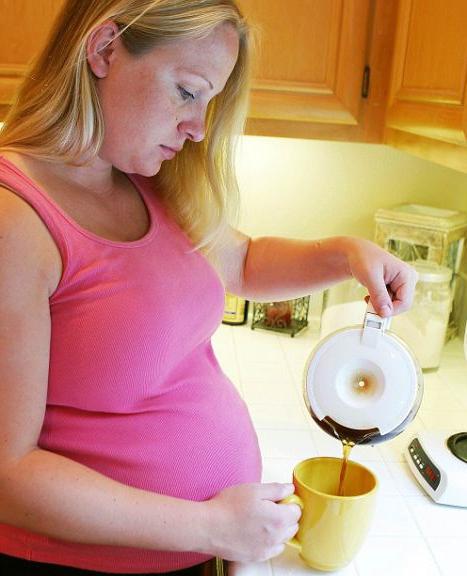 Can pregnant women drink coffee with milk