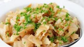 Calorie content of stewed cabbage and methods of its preparation Stewed sauerkraut with pork