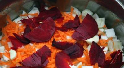 Recipe for cabbage marinated with beets and carrots
