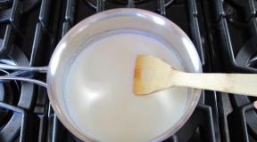 Kuinka valmistaa mannasuurimosta maidossa yksinkertaisesti, nopeasti ja ilman paakkuja