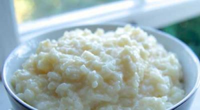 Kuinka keittää riisimaitopuuroa